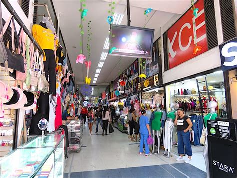 fake shoe mall in medellin colombia|El Hueco: A Guide to the Cheapest Shopping Area in Medellín.